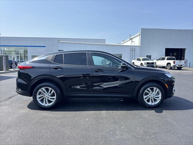 new 2025 Buick Envista car, priced at $27,025
