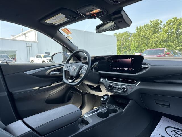 new 2025 Buick Envista car, priced at $27,025