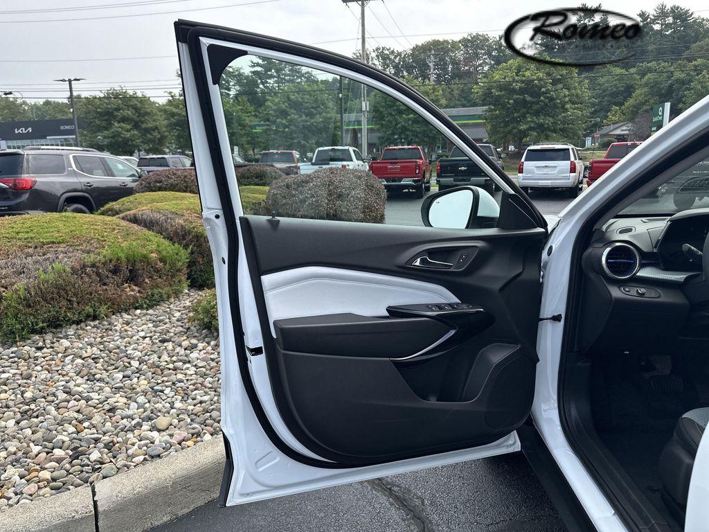 new 2025 Chevrolet Trax car, priced at $25,149