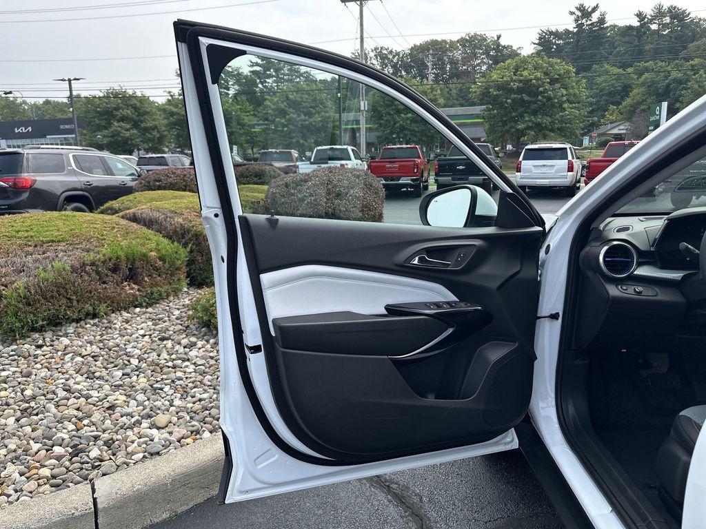 new 2025 Chevrolet Trax car, priced at $24,899