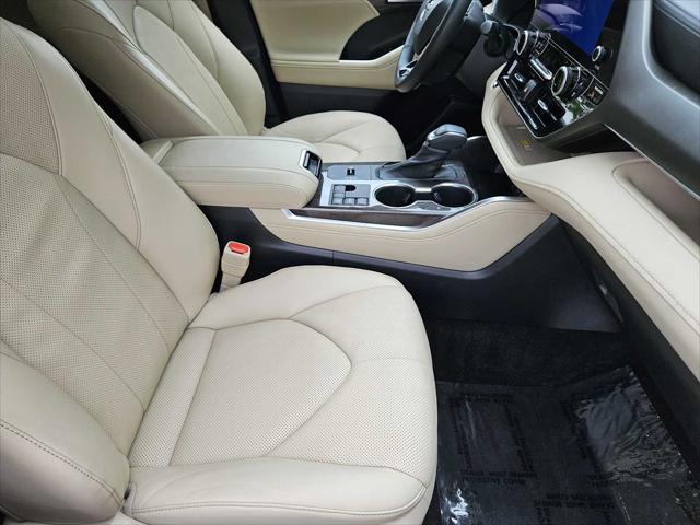 used 2023 Toyota Highlander car, priced at $39,999