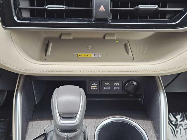 used 2023 Toyota Highlander car, priced at $39,999