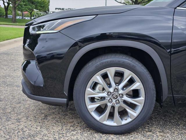 used 2023 Toyota Highlander car, priced at $39,999