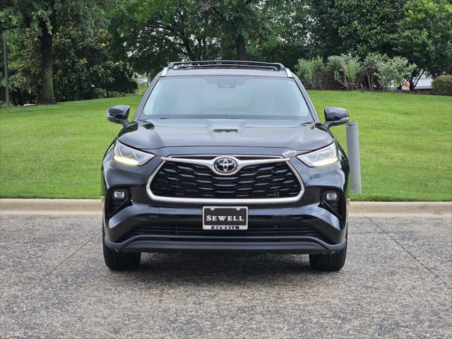 used 2023 Toyota Highlander car, priced at $39,999