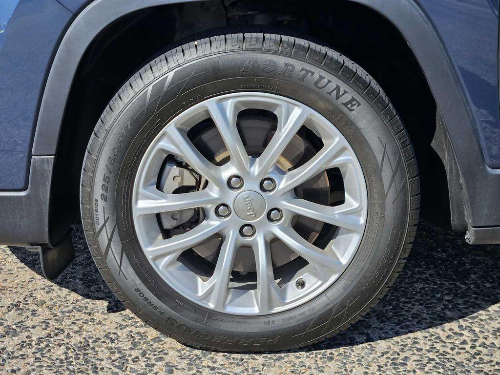 used 2019 Jeep Cherokee car, priced at $12,297