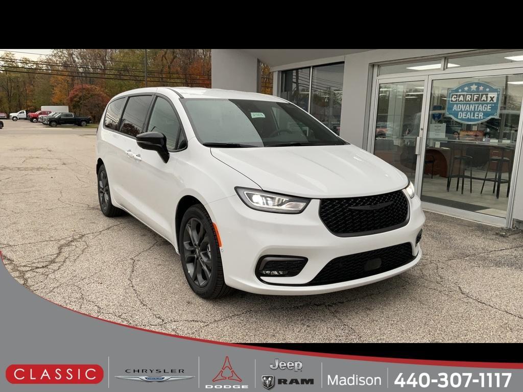 new 2026 Chrysler Pacifica car, priced at $43,790