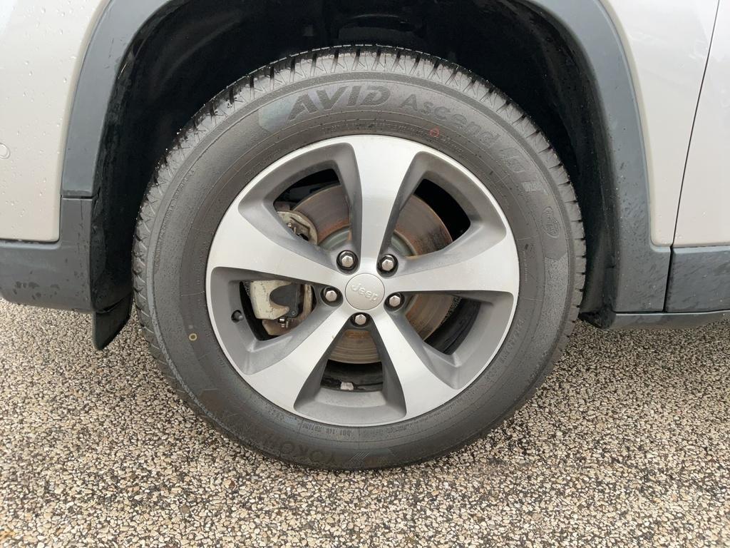 used 2021 Jeep Cherokee car, priced at $23,999