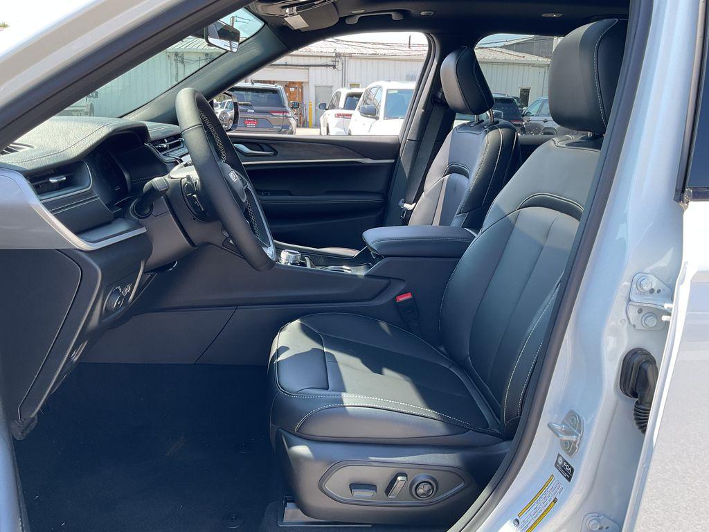 new 2025 Jeep Grand Cherokee L car, priced at $51,905