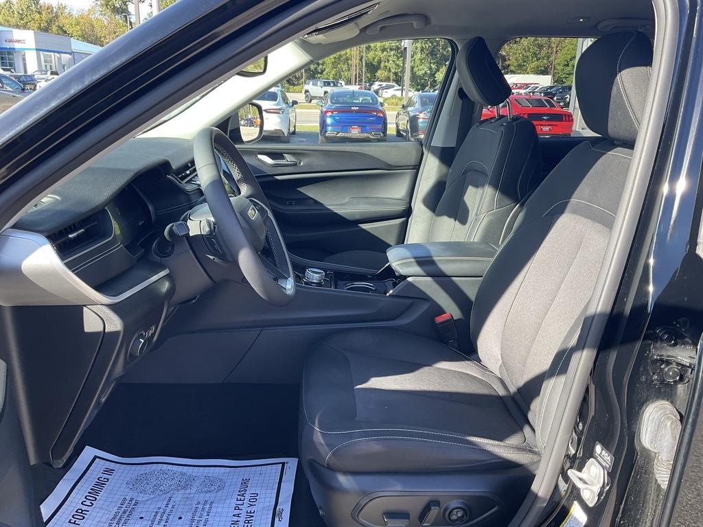 used 2023 Jeep Grand Cherokee car, priced at $29,990