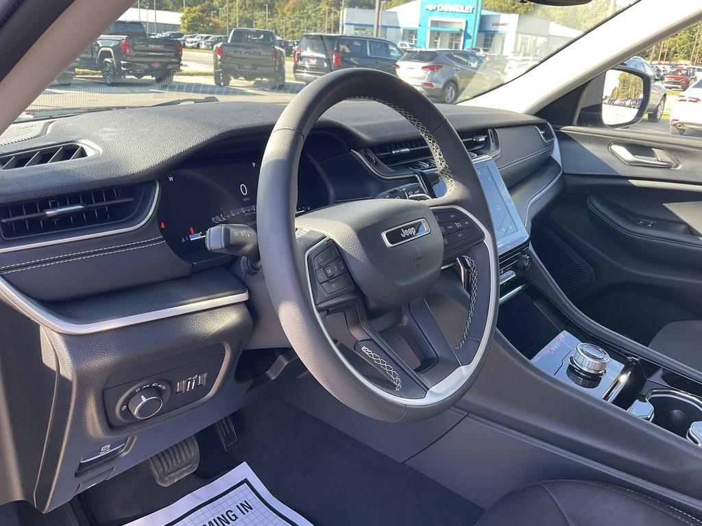 used 2023 Jeep Grand Cherokee car, priced at $29,990