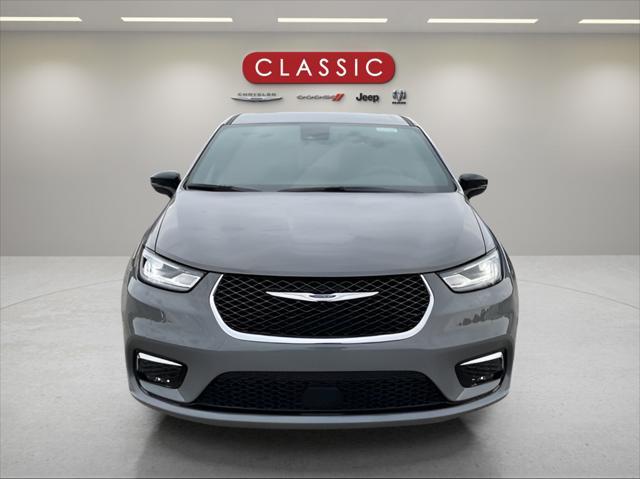 new 2025 Chrysler Pacifica car, priced at $44,940