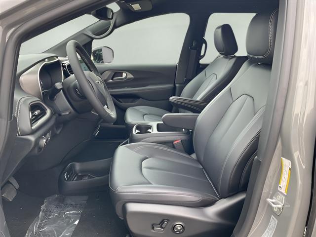 new 2025 Chrysler Pacifica car, priced at $44,940