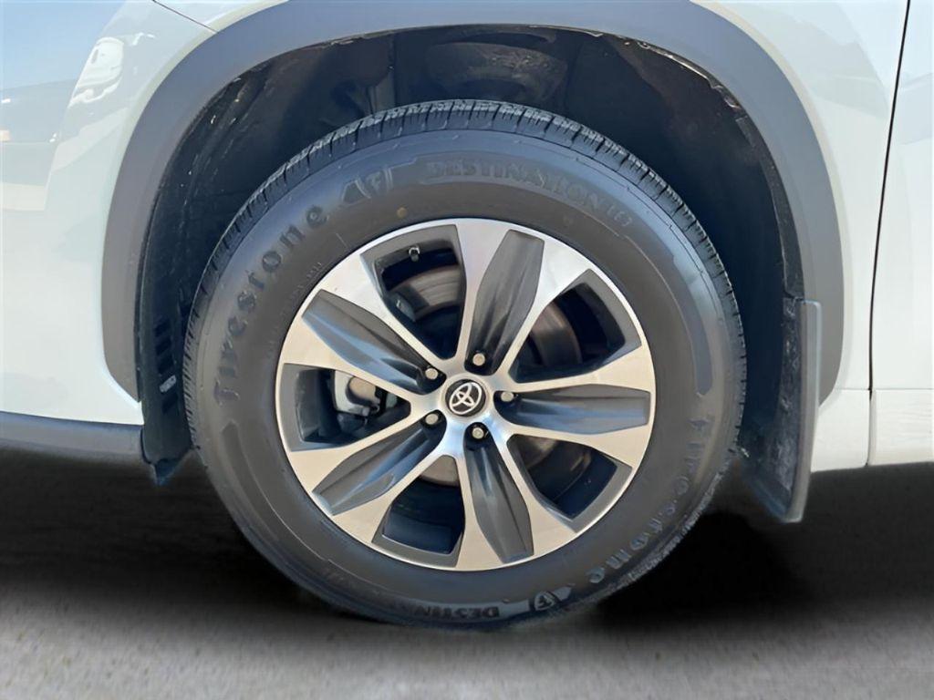 used 2021 Toyota Highlander car, priced at $32,499