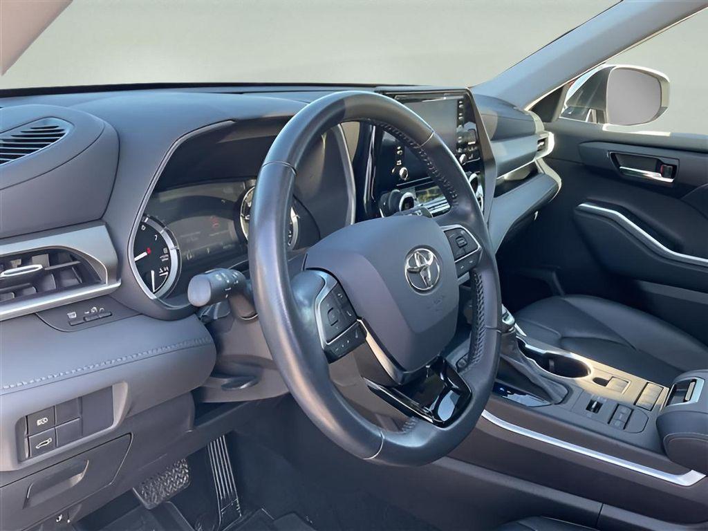 used 2021 Toyota Highlander car, priced at $32,499