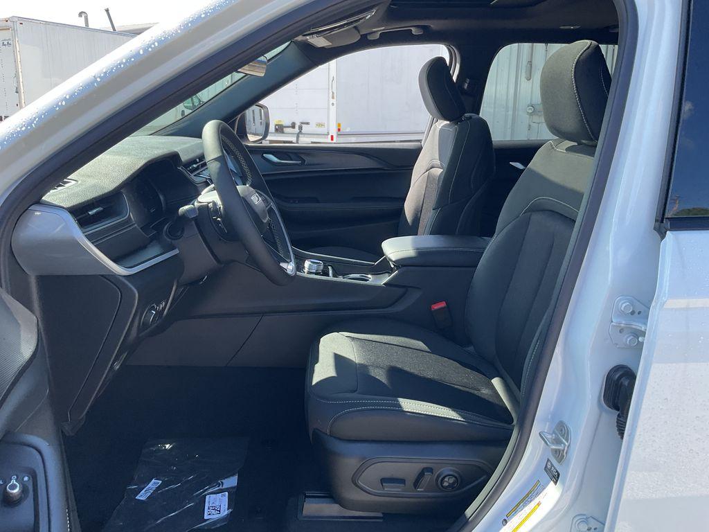 new 2025 Jeep Grand Cherokee L car, priced at $44,604