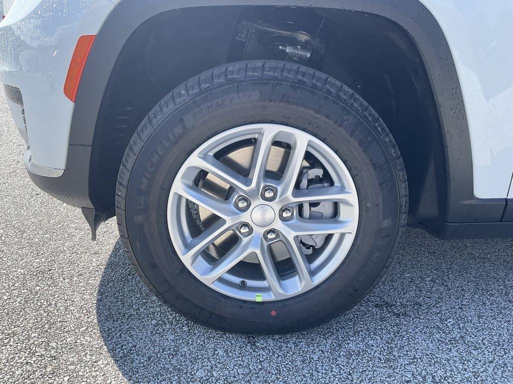 new 2025 Jeep Grand Cherokee L car, priced at $42,104
