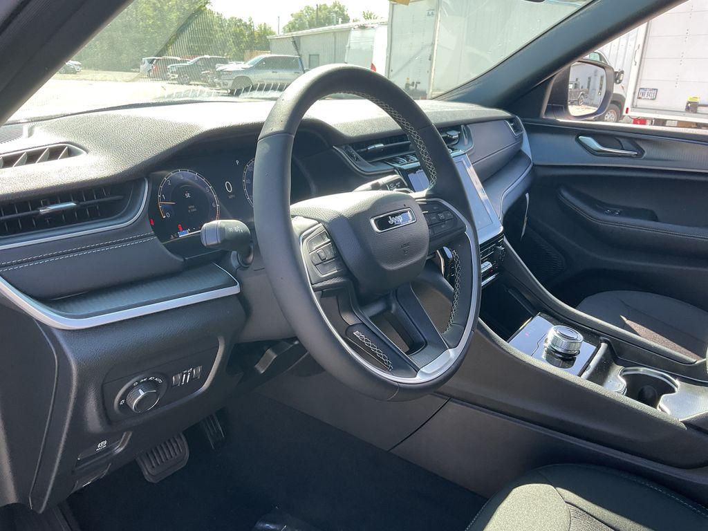 new 2025 Jeep Grand Cherokee L car, priced at $44,604