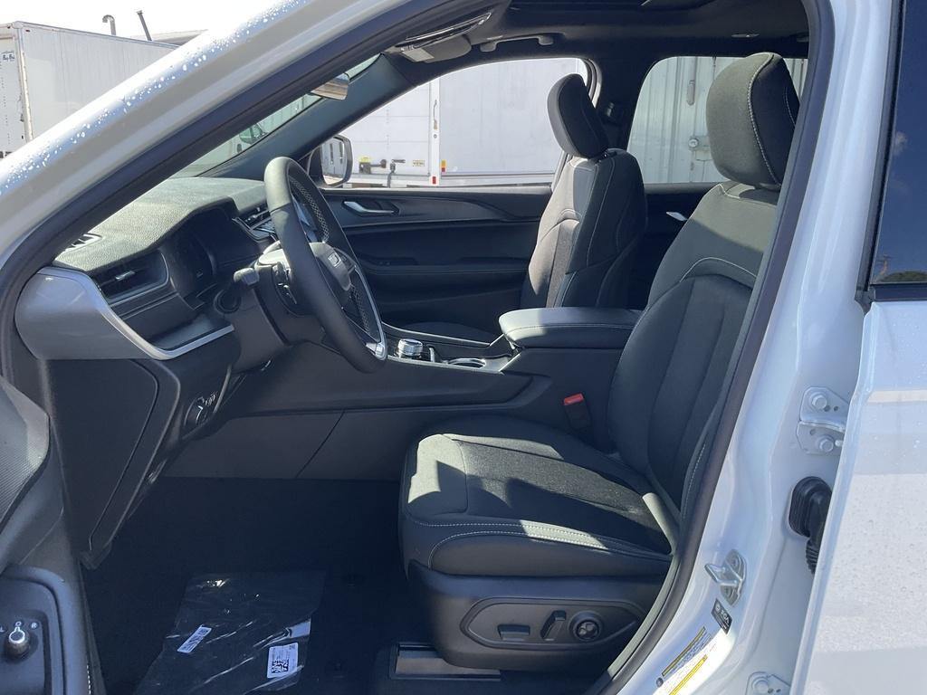 new 2025 Jeep Grand Cherokee L car, priced at $42,104