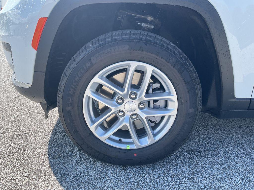 new 2025 Jeep Grand Cherokee L car, priced at $44,604
