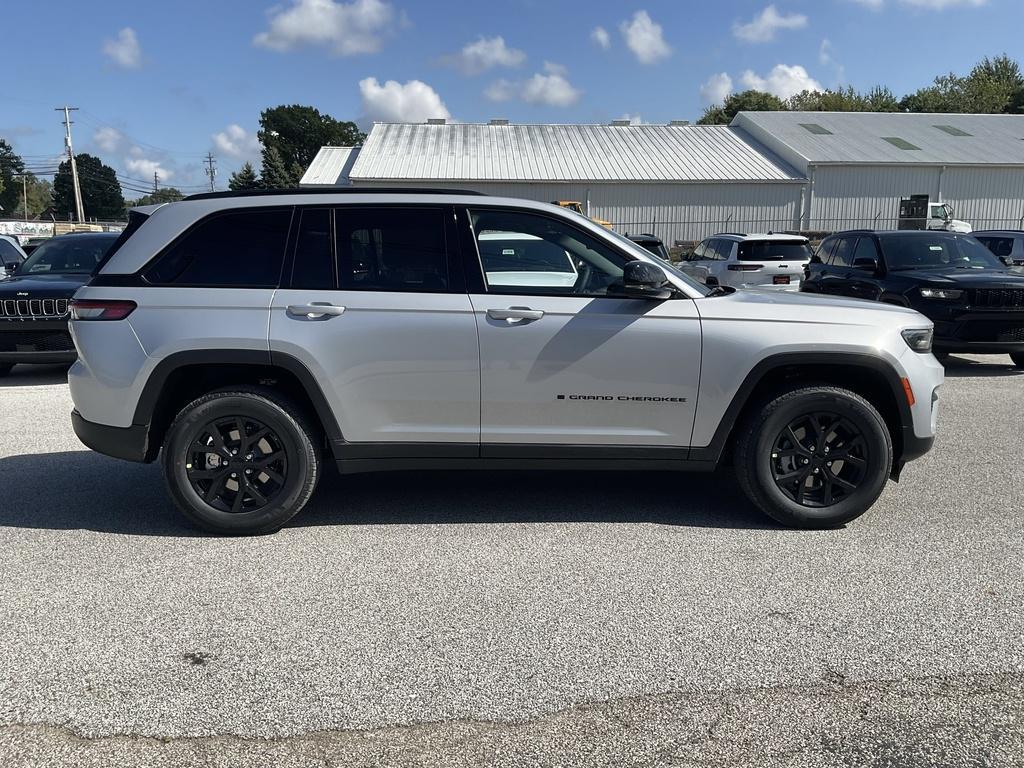 new 2025 Jeep Grand Cherokee car, priced at $43,008