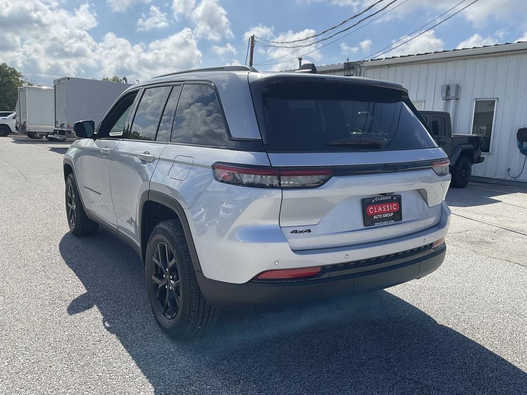 new 2025 Jeep Grand Cherokee car, priced at $43,008