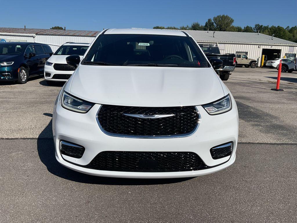 new 2026 Chrysler Pacifica car, priced at $43,778