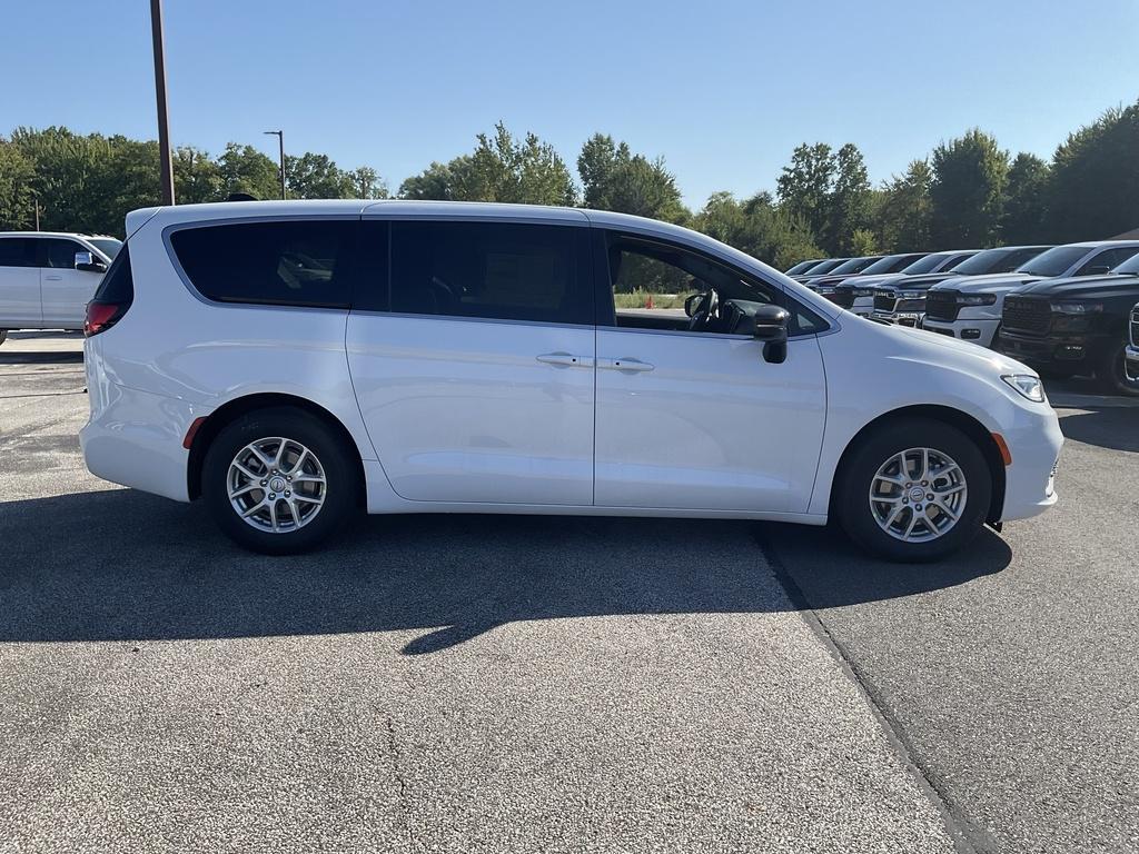 new 2026 Chrysler Pacifica car, priced at $43,778