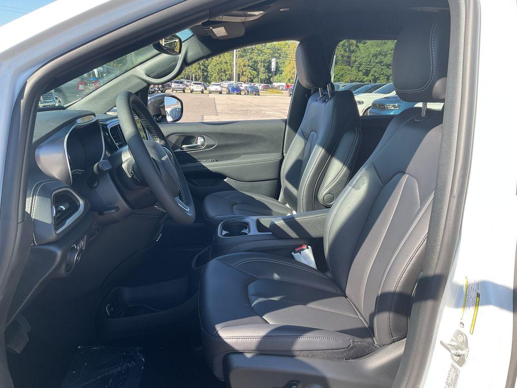 new 2026 Chrysler Pacifica car, priced at $43,778