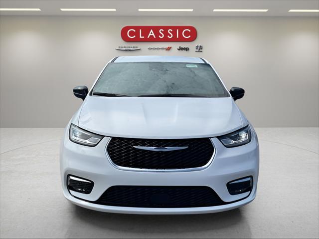 new 2025 Chrysler Pacifica car, priced at $44,445