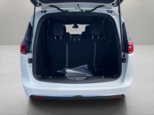 new 2025 Chrysler Pacifica car, priced at $44,445