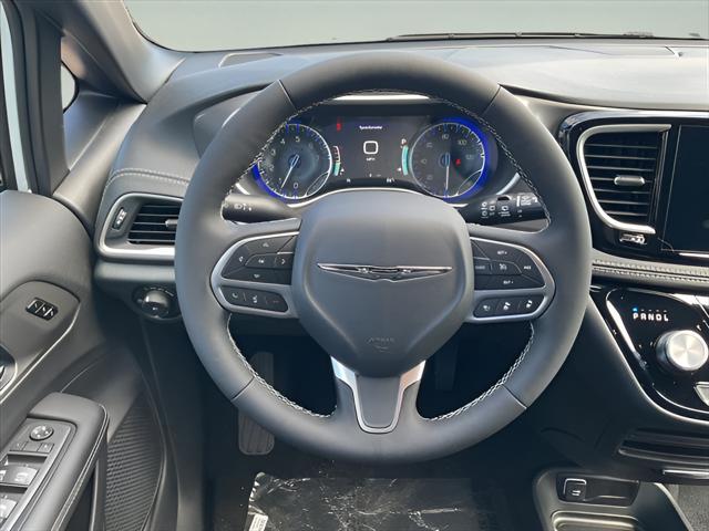 new 2025 Chrysler Pacifica car, priced at $44,445