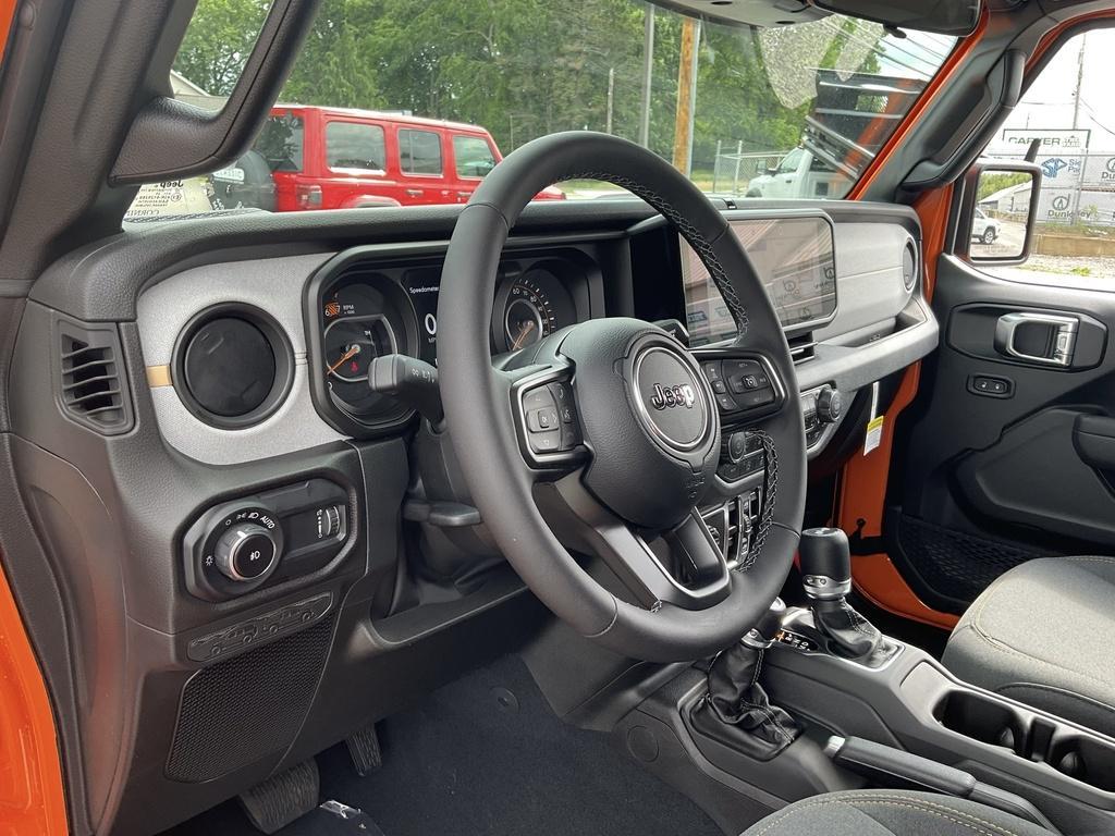 new 2025 Jeep Wrangler car, priced at $51,698