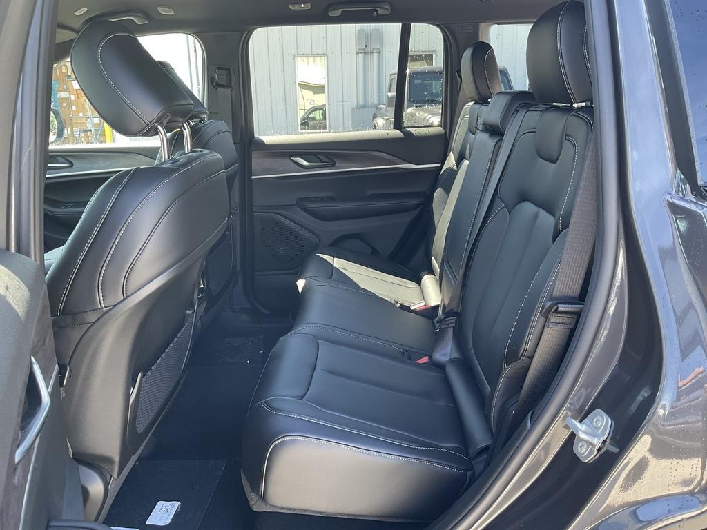 new 2025 Jeep Grand Cherokee car, priced at $45,877