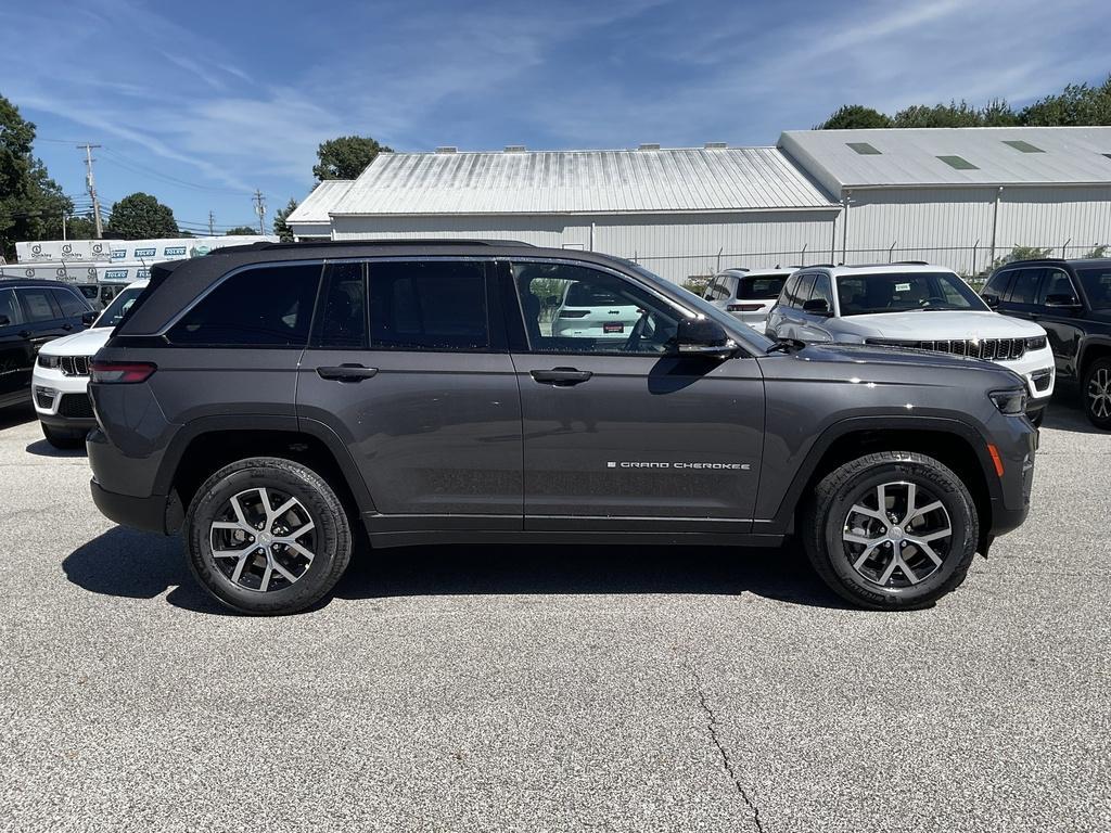 new 2025 Jeep Grand Cherokee car, priced at $45,877