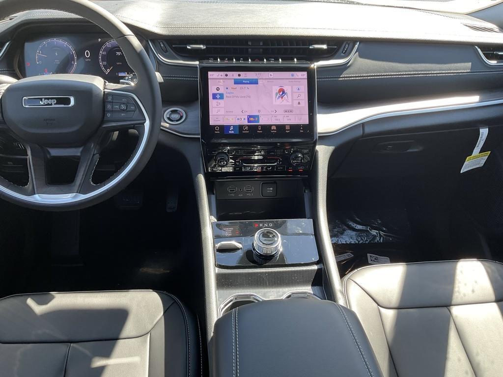 new 2025 Jeep Grand Cherokee car, priced at $45,877