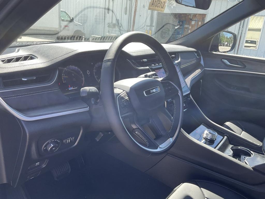 new 2025 Jeep Grand Cherokee car, priced at $45,877