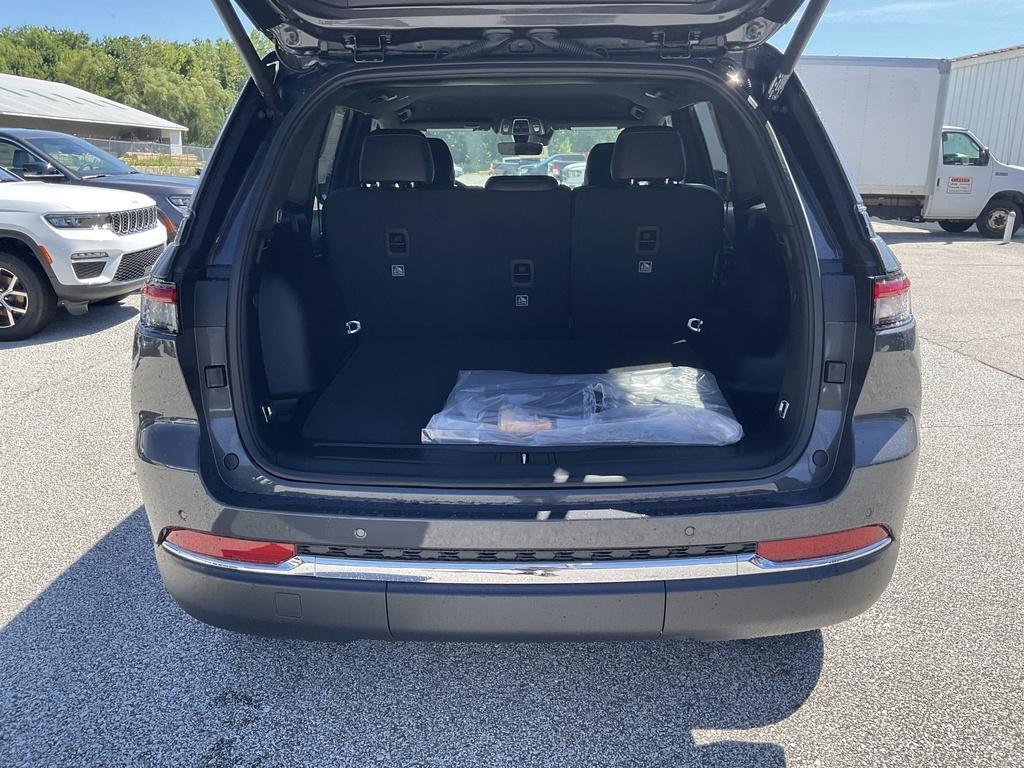 new 2025 Jeep Grand Cherokee car, priced at $45,877