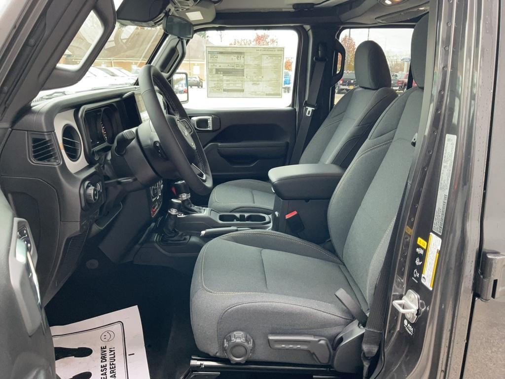 new 2025 Jeep Gladiator car, priced at $50,171