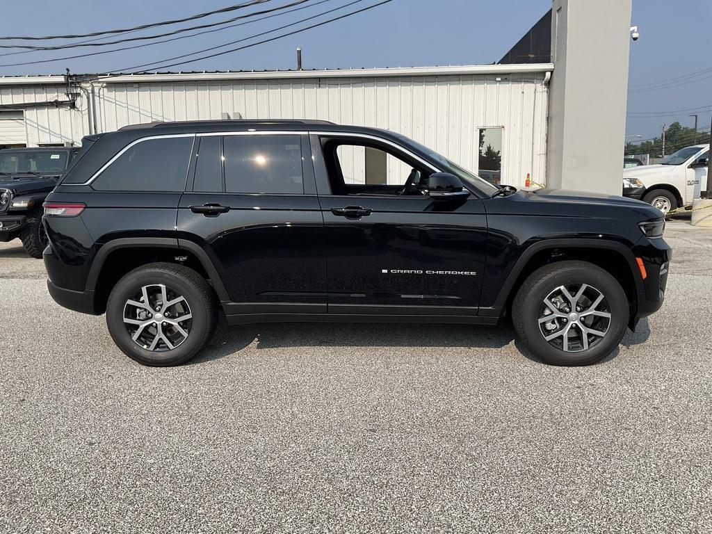 new 2025 Jeep Grand Cherokee car, priced at $54,877