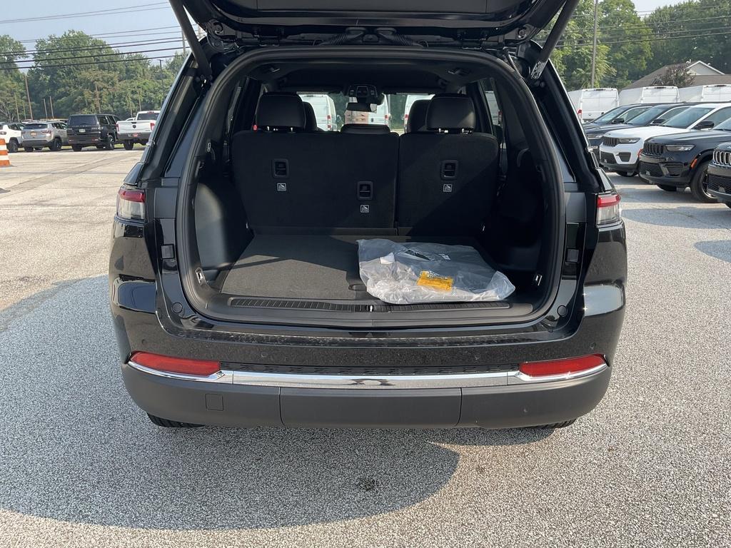 new 2025 Jeep Grand Cherokee car, priced at $54,877