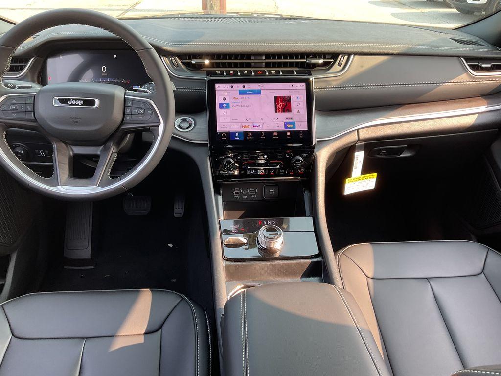 new 2025 Jeep Grand Cherokee car, priced at $47,495