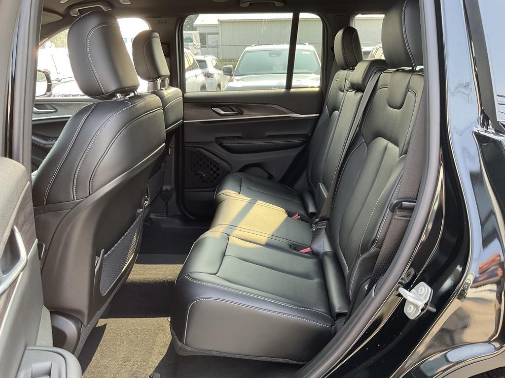 new 2025 Jeep Grand Cherokee car, priced at $54,877