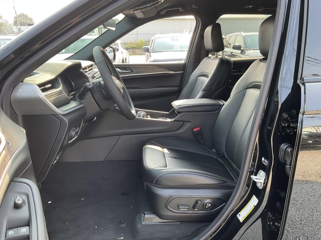 new 2025 Jeep Grand Cherokee car, priced at $54,877