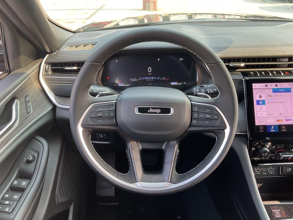 new 2025 Jeep Grand Cherokee car, priced at $47,495