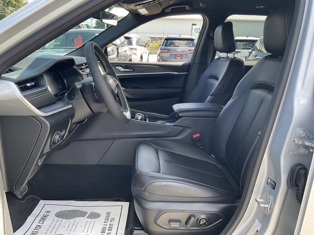 new 2025 Jeep Grand Cherokee car, priced at $48,251