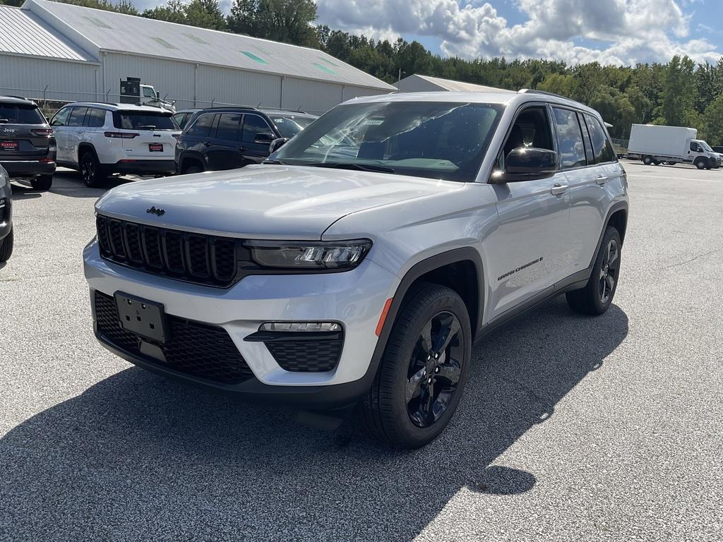 new 2025 Jeep Grand Cherokee car, priced at $48,251