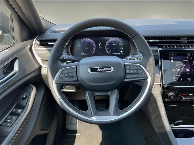 new 2025 Jeep Grand Cherokee car, priced at $42,175