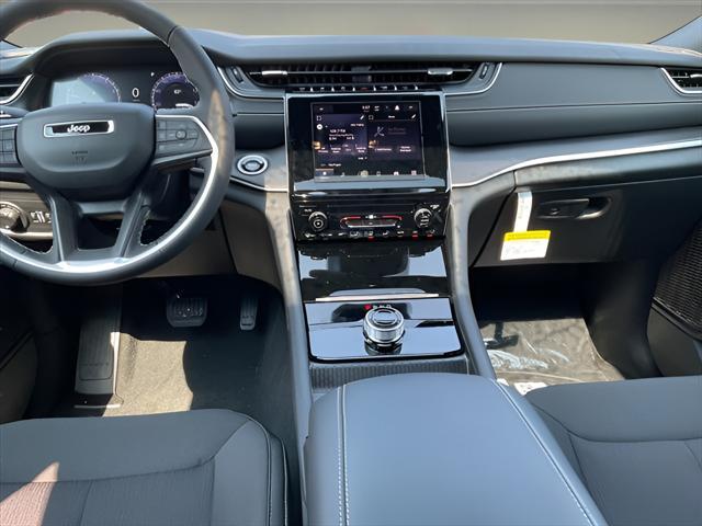 new 2025 Jeep Grand Cherokee car, priced at $42,175