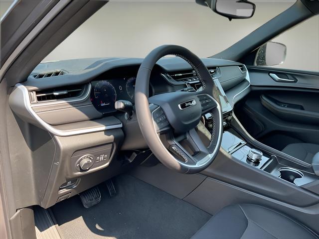 new 2025 Jeep Grand Cherokee car, priced at $42,175