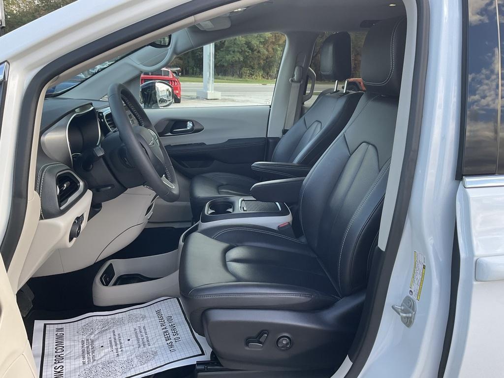 used 2024 Chrysler Pacifica car, priced at $34,990